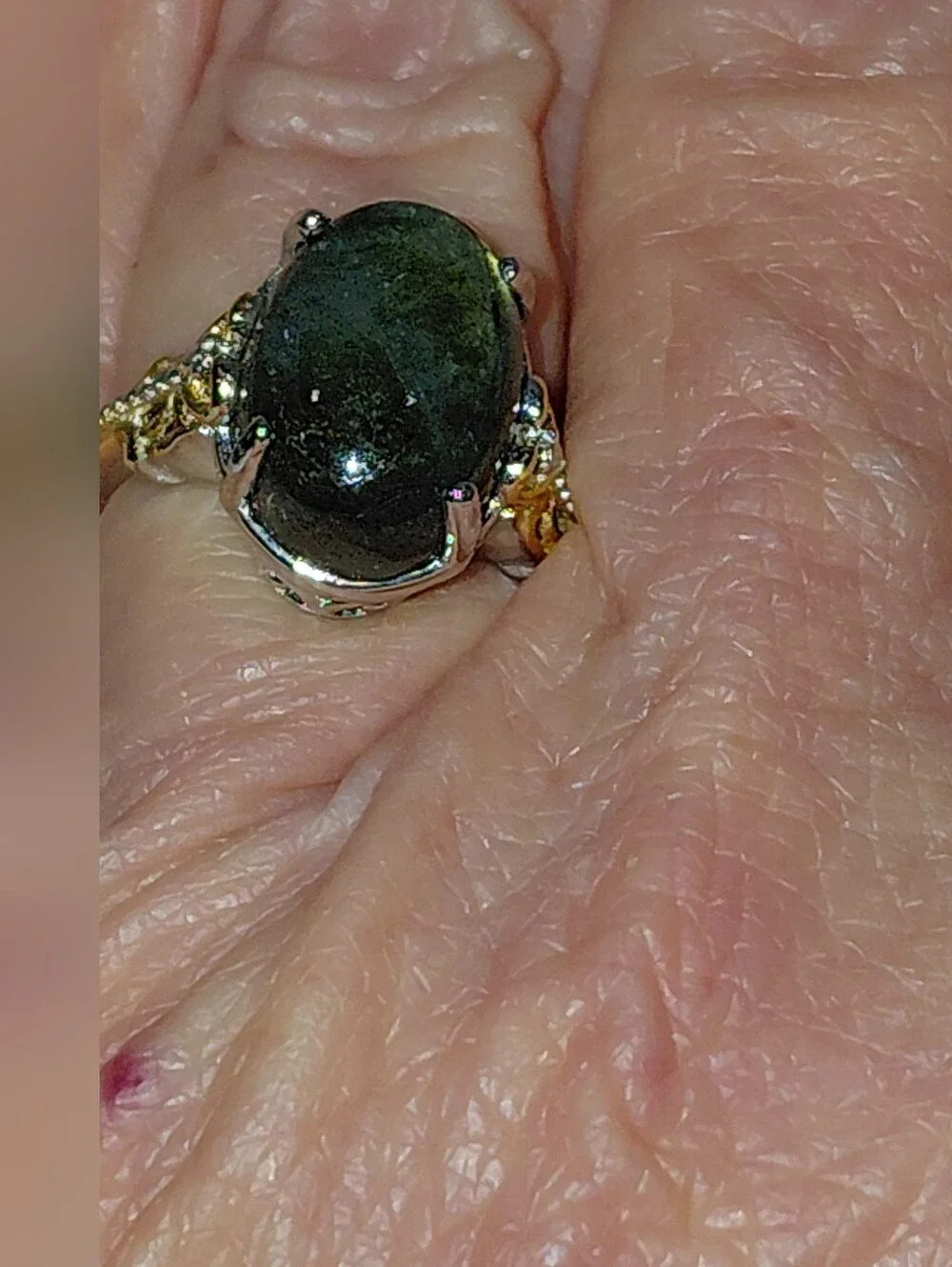 Green Chrysoberyl Cabochon Cats Eye Two-Tone Ring Sz 7.5